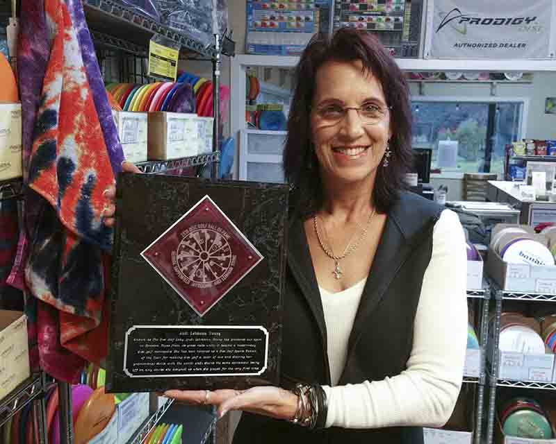 AndiLehmannYoung-HOF_plaque_pic Andi Lehmann Young with her Disc Golf Hall of Fame Plaque
